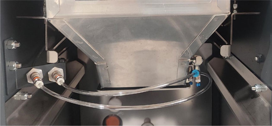 Quick-connect air fittings allow fast setup and maintenance of pneumatic controls.